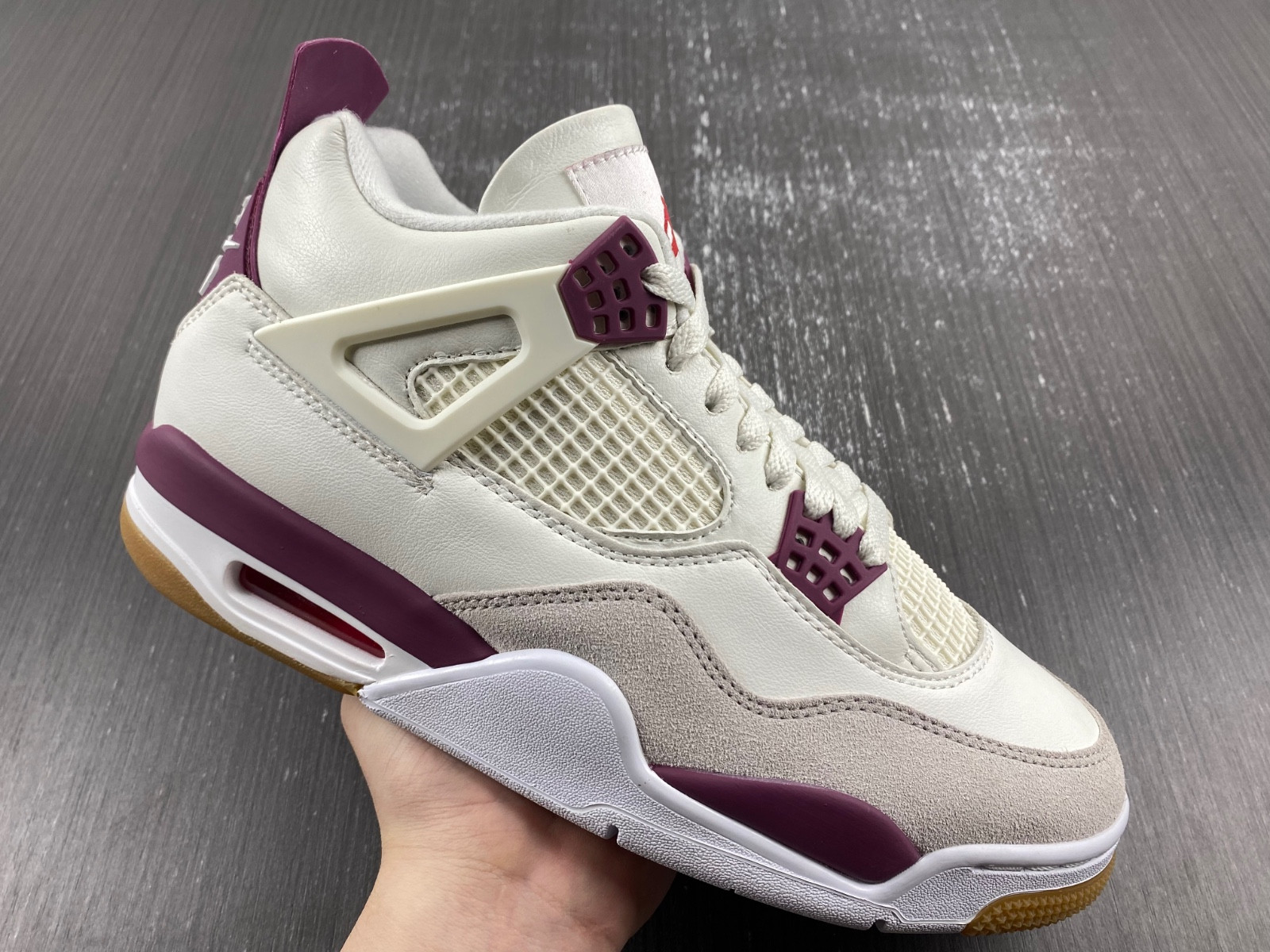 SB x Jordan 4 “Sapphire DR5415-102