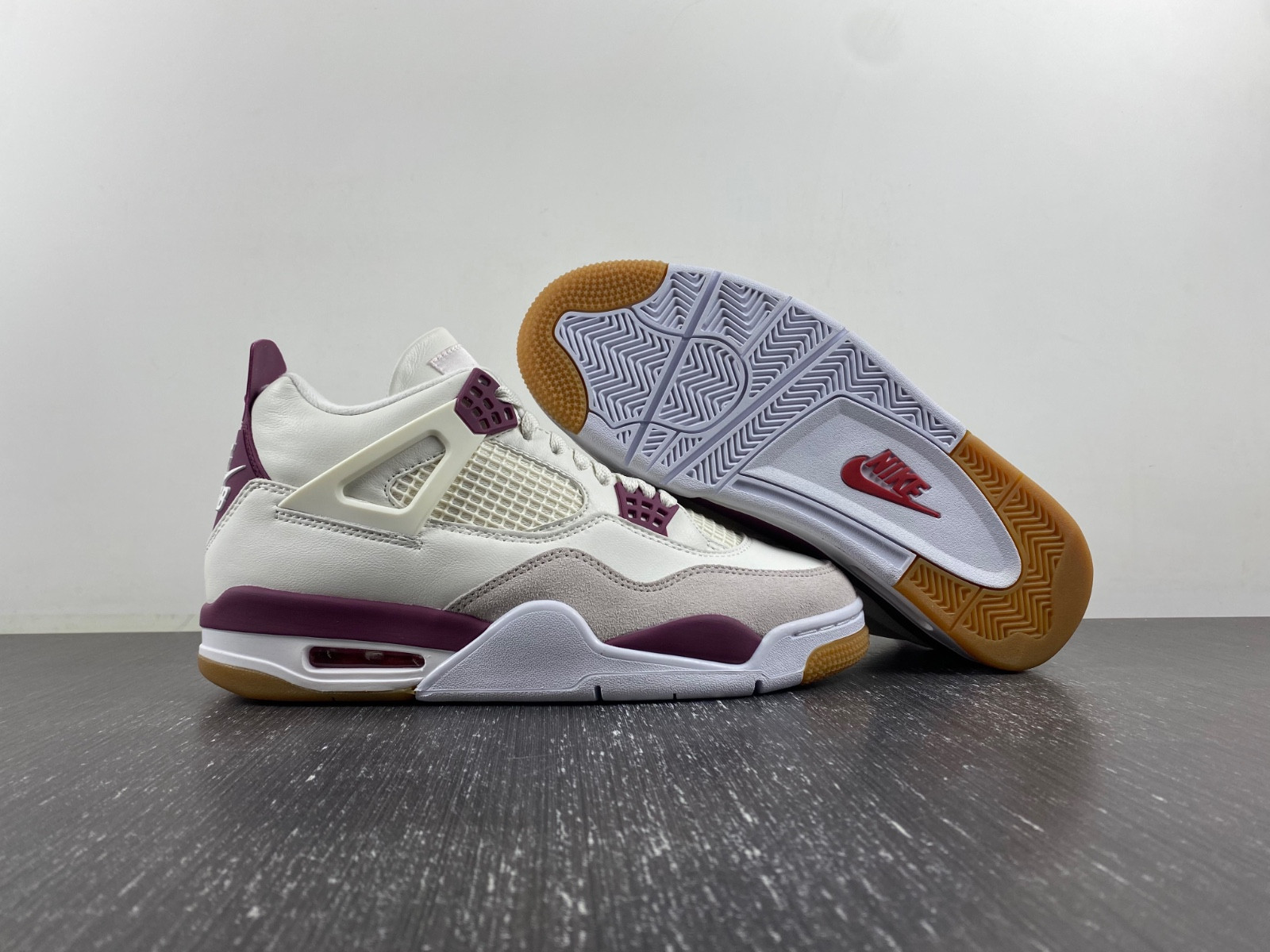 SB x Jordan 4 “Sapphire DR5415-102