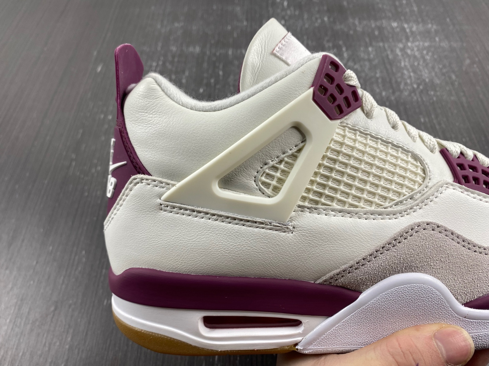 SB x Jordan 4 “Sapphire DR5415-102
