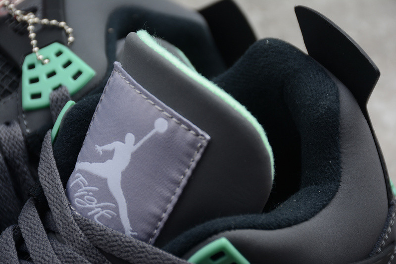 Air Jordan 4  