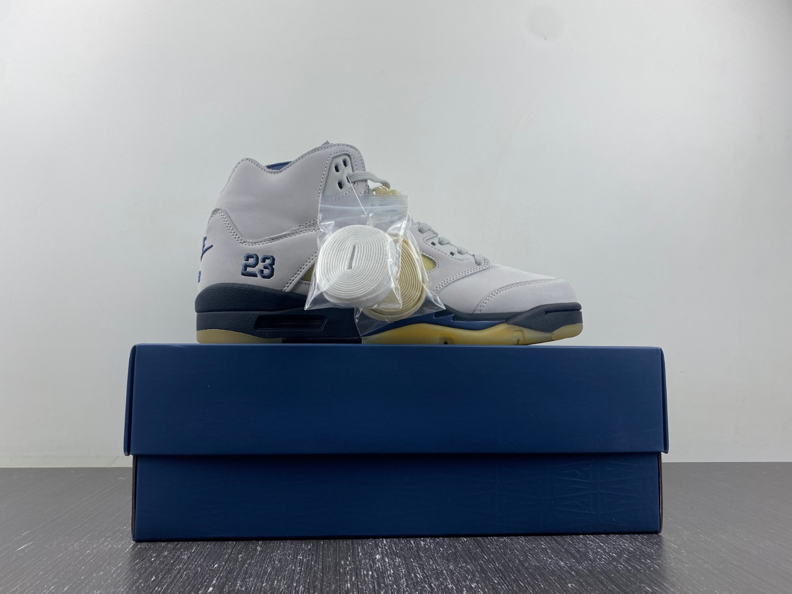 A Ma Maniere x Air Jordan 5 WMNS FZ5758-004