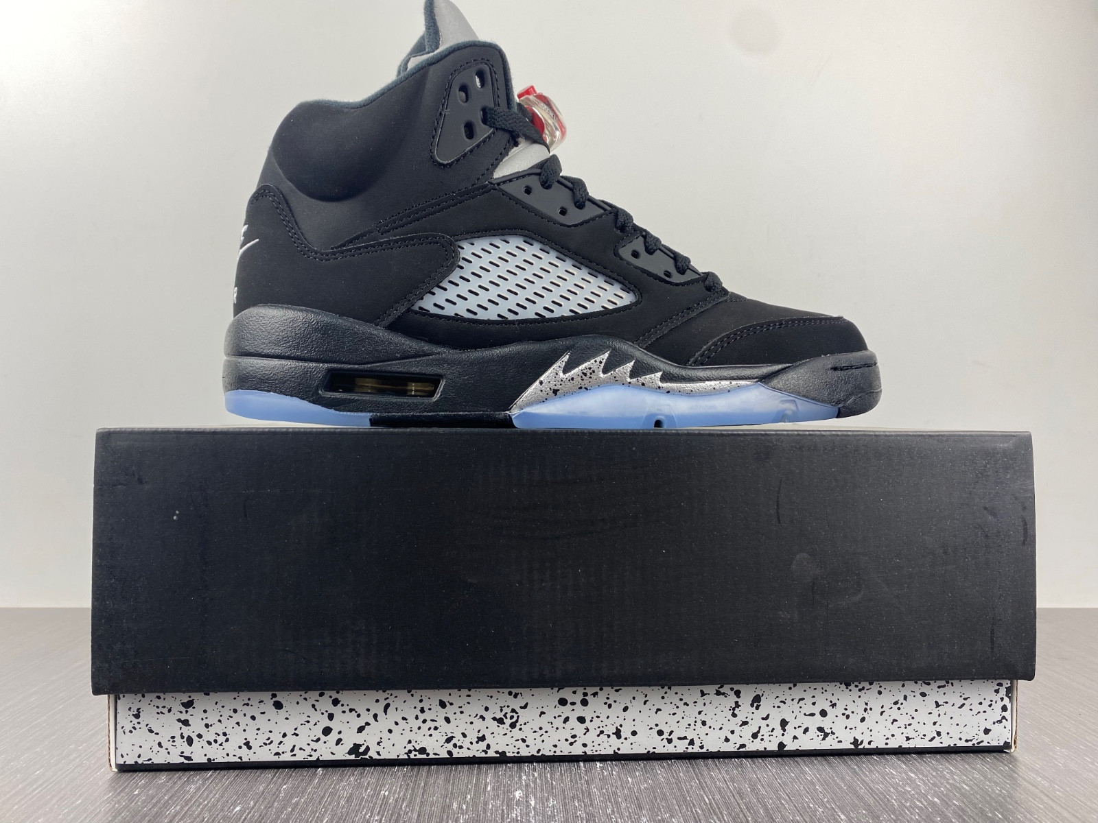Jordan 5 Retro Black Metallic 845035-003