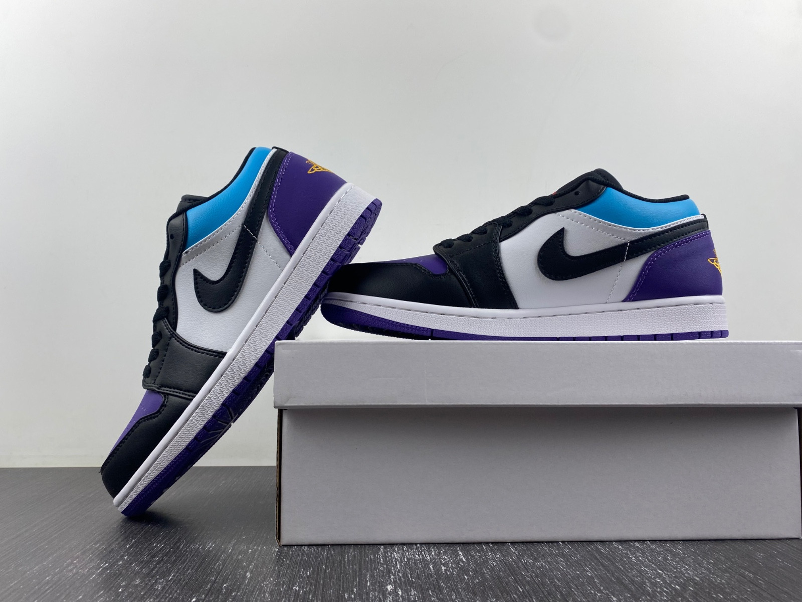 Air Jordan 1 Low 553558-154