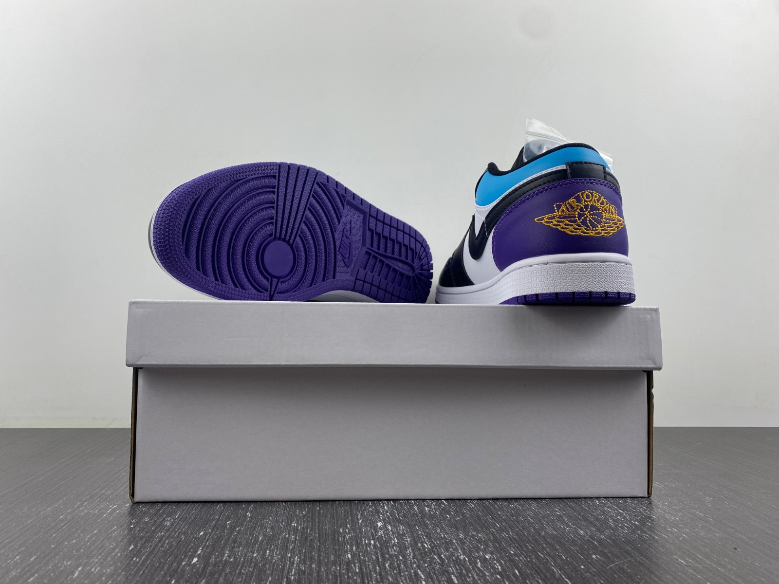 Air Jordan 1 Low 553558-154