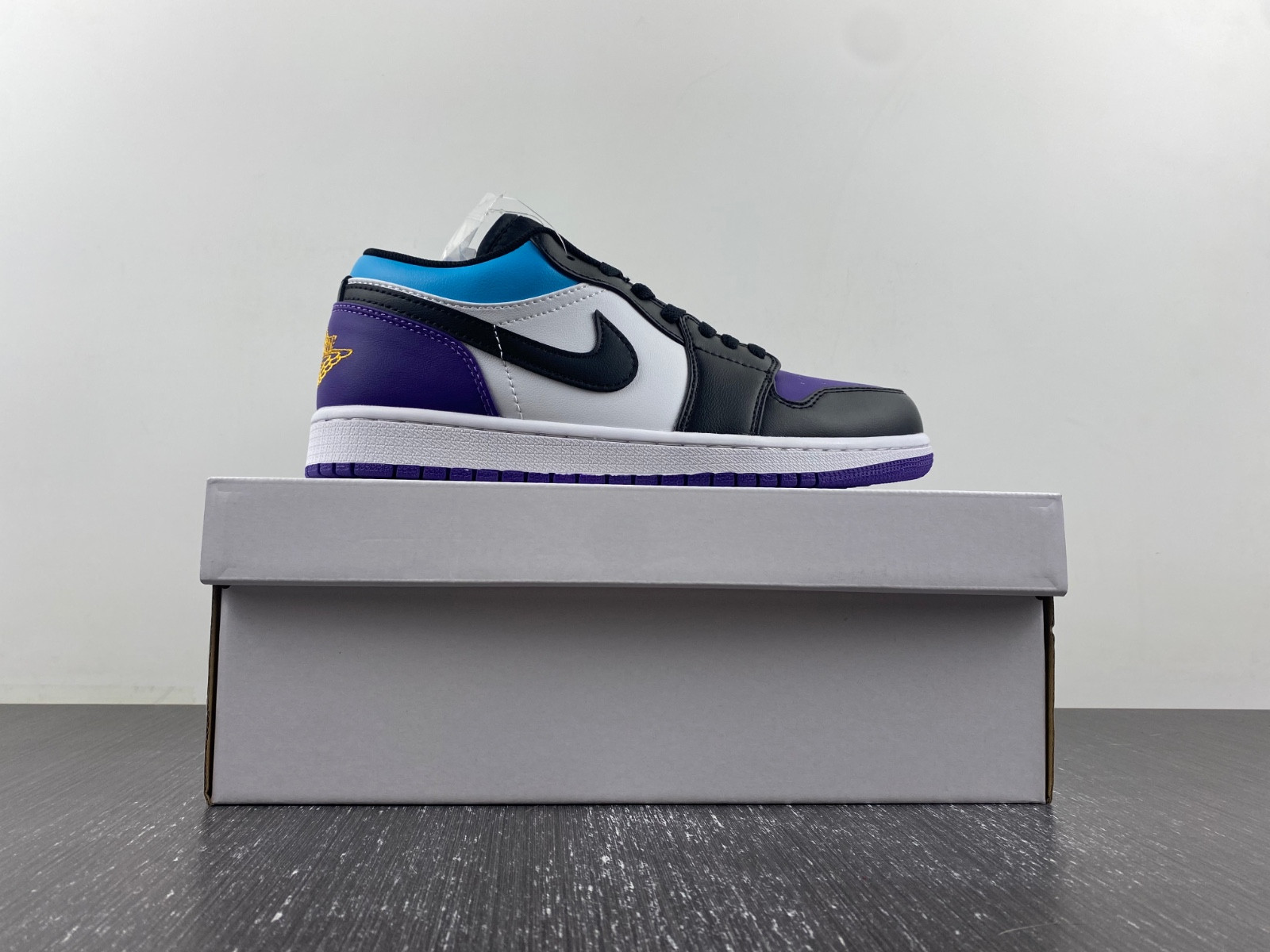 Air Jordan 1 Low 553558-154