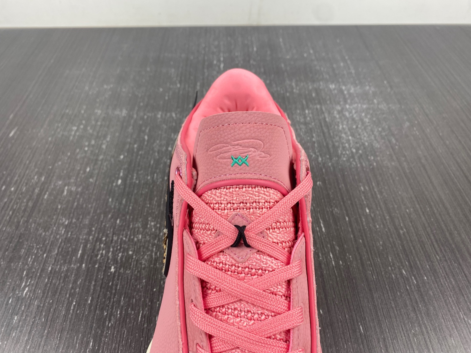 Nike LeBron 20 DQ3827-900