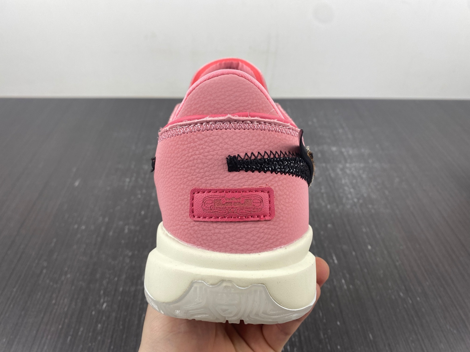 Nike LeBron 20 DQ3827-900
