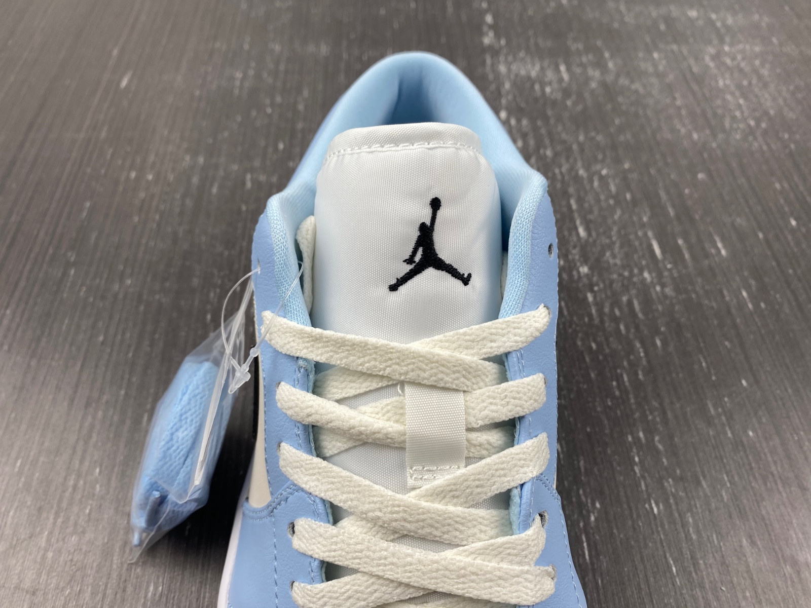 Air Jordan 1 Low 554723-401