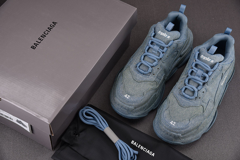 Ba*len*cia*ga triple s