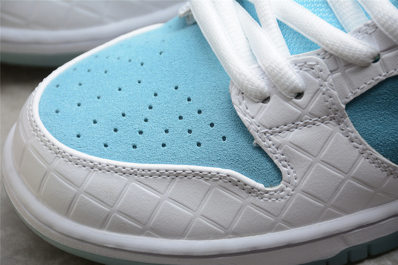 FTC x Nike SB Dunk Low DH7687-400