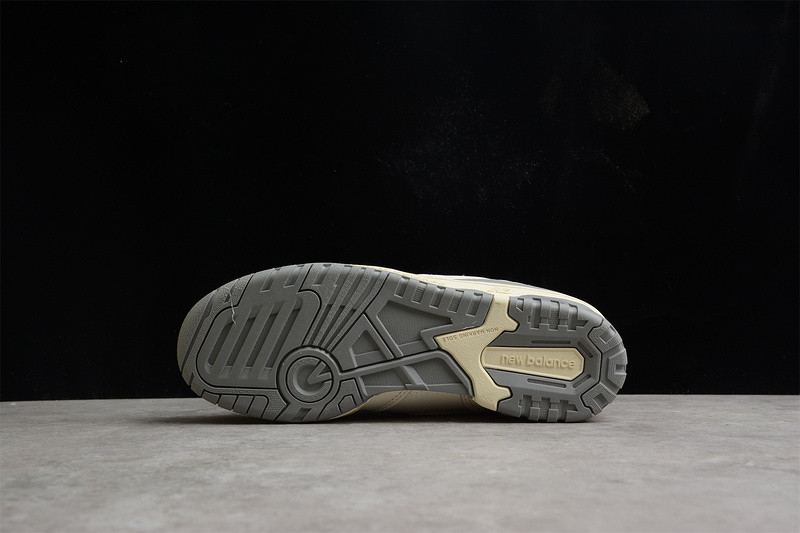 NEW Balan* Sneakers