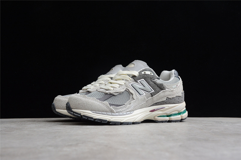 NEW Balan* Sneakers