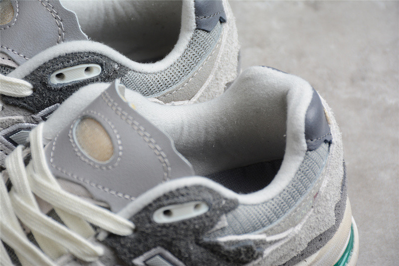NEW Balan* Sneakers