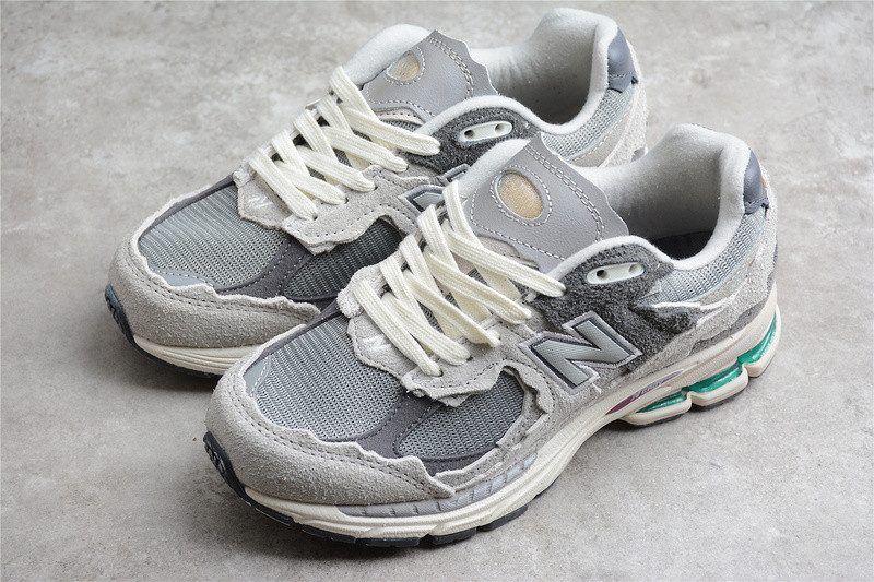 NEW Balan* Sneakers