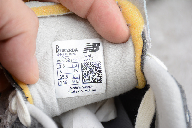NEW Balan* Sneakers