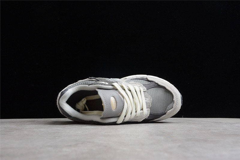NEW Balan* Sneakers