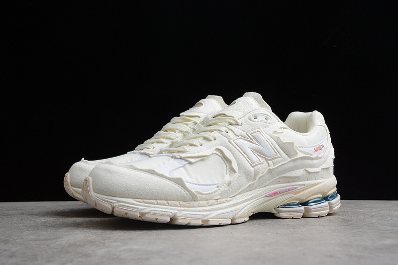 NEW Balan* Sneakers