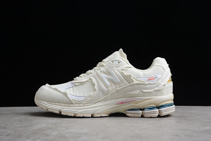 NEW Balan* Sneakers