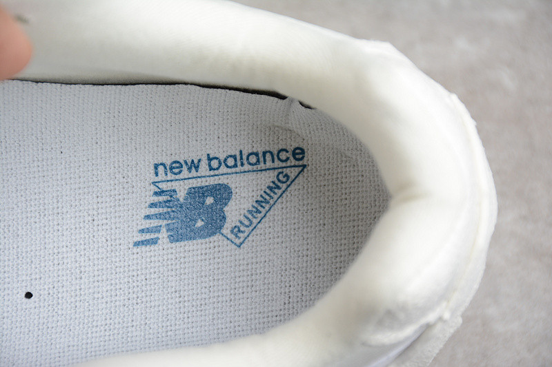 NEW Balan* Sneakers