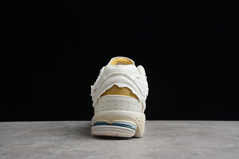 NEW Balan* Sneakers