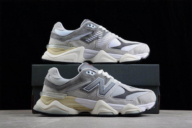 NEW Balan* Sneakers