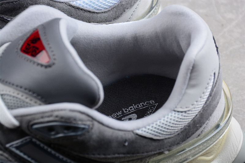 NEW Balan* Sneakers