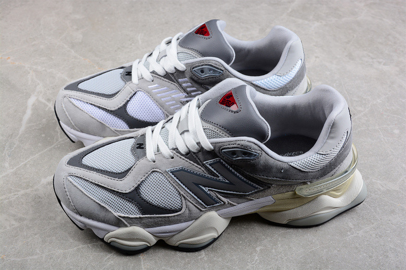 NEW Balan* Sneakers
