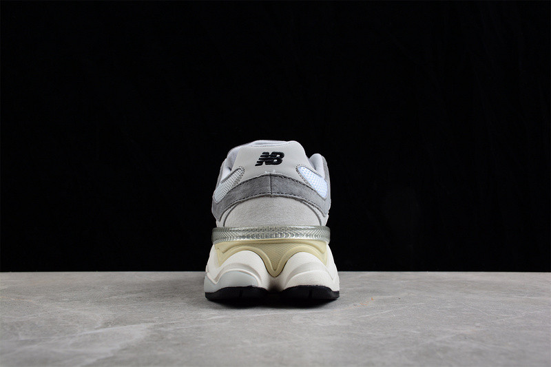 NEW Balan* Sneakers