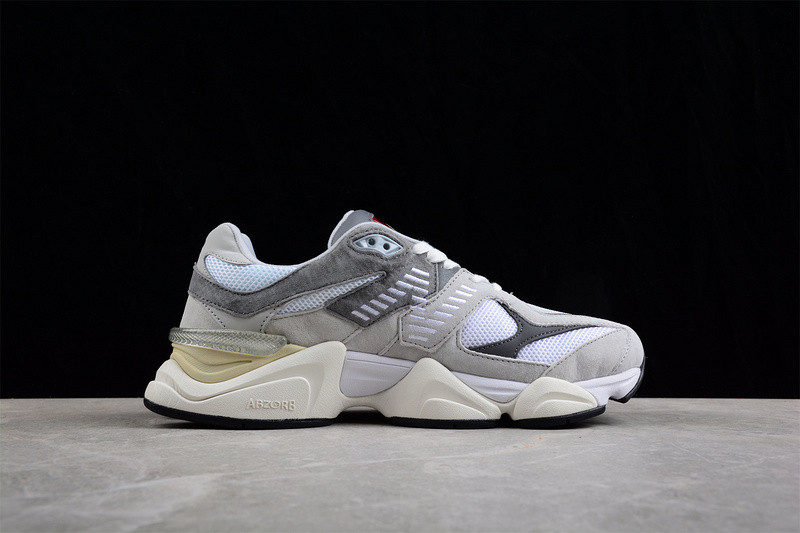 NEW Balan* Sneakers