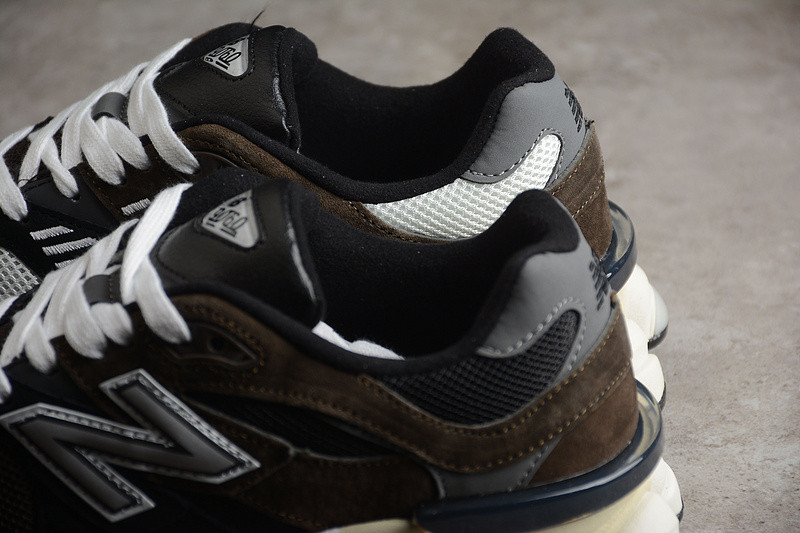 NEW Balan* Sneakers
