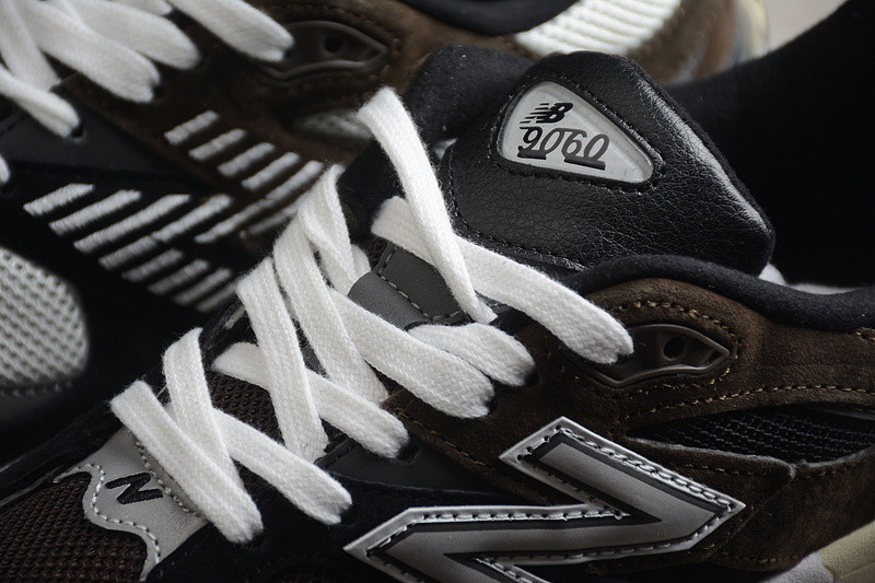 NEW Balan* Sneakers