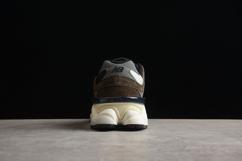 NEW Balan* Sneakers