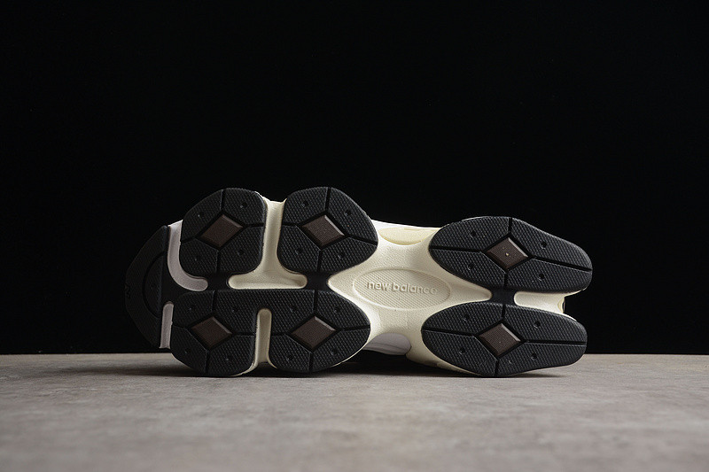 NEW Balan* Sneakers
