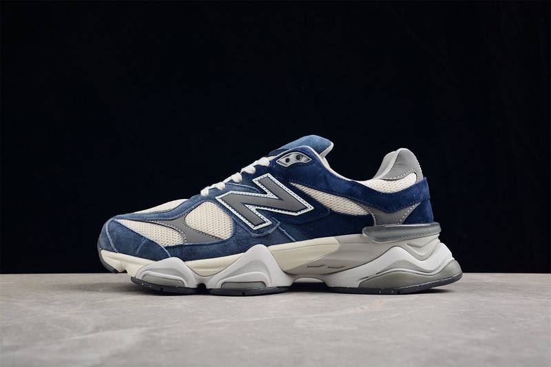 NEW Balan* Sneakers
