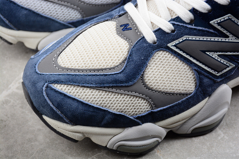 NEW Balan* Sneakers