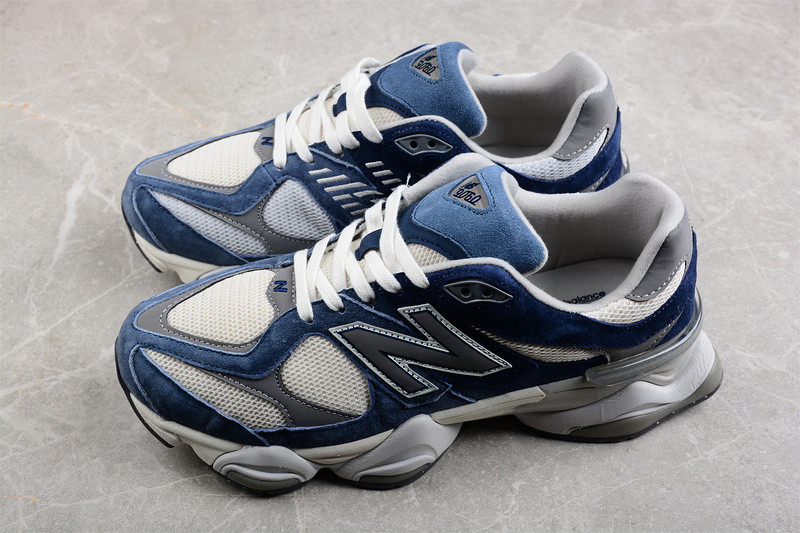 NEW Balan* Sneakers