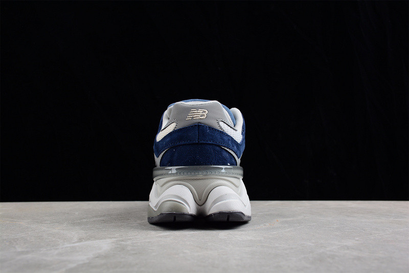 NEW Balan* Sneakers