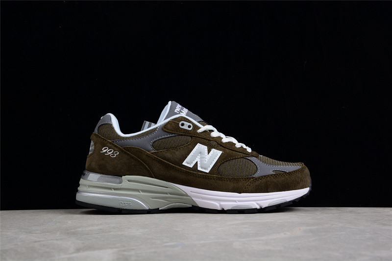 NEW Balan* Sneakers