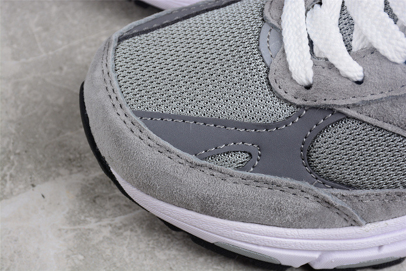 NEW Balan* Sneakers