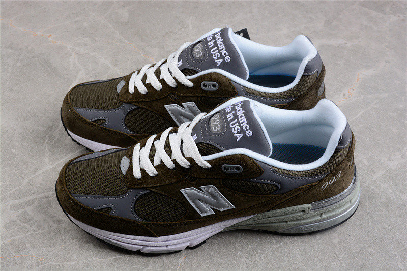 NEW Balan* Sneakers