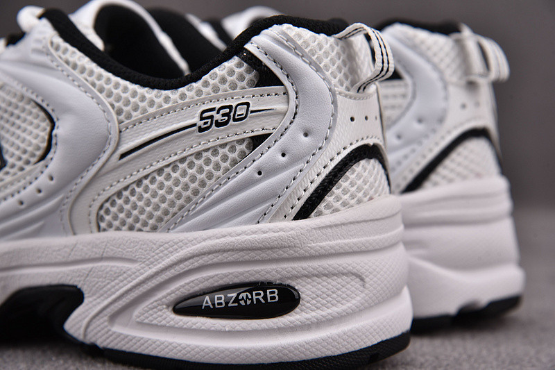 NEW Balan* Sneakers