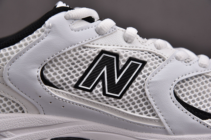 NEW Balan* Sneakers