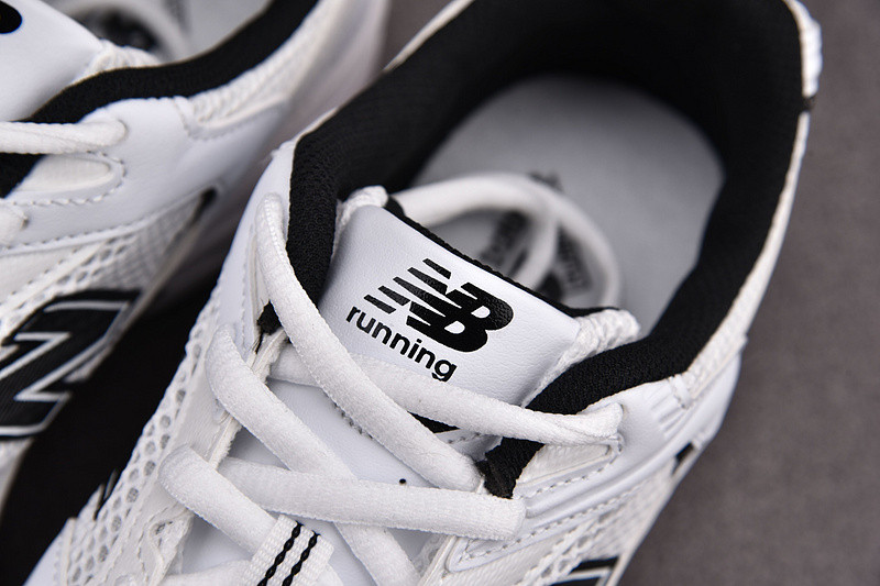 NEW Balan* Sneakers