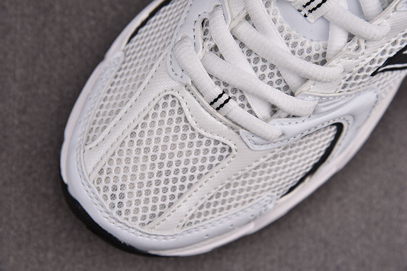 NEW Balan* Sneakers