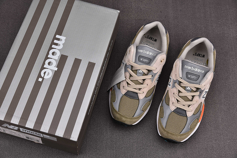 NEW Balan* Sneakers