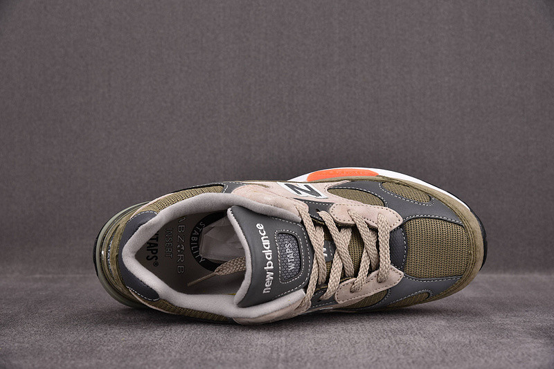 NEW Balan* Sneakers