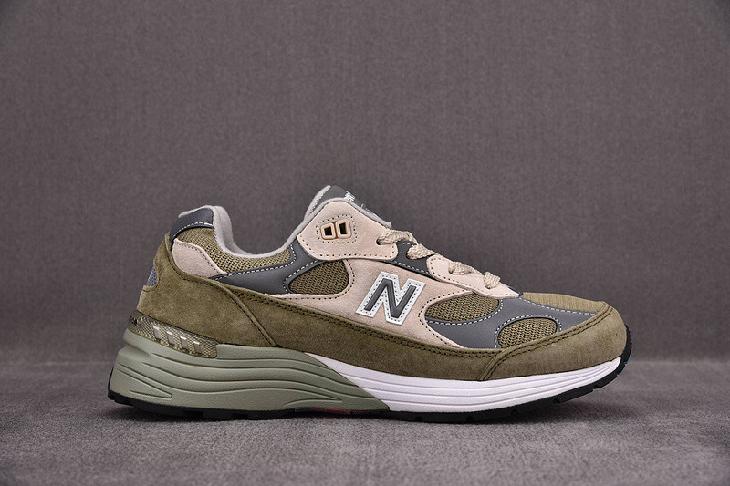 NEW Balan* Sneakers