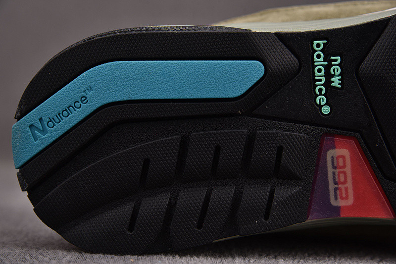 NEW Balan* Sneakers