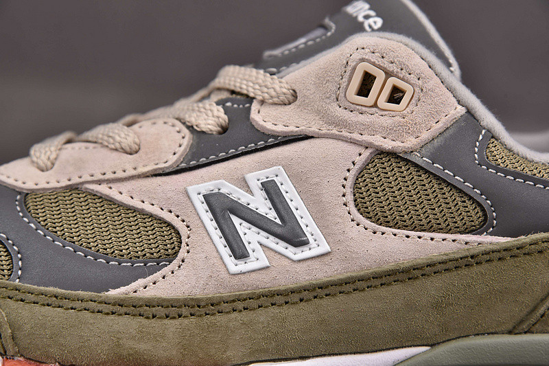 NEW Balan* Sneakers