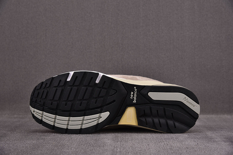 NEW Balan* Sneakers